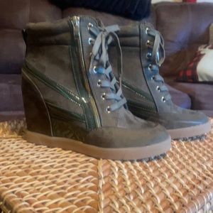 SHOE DAZZLE hunter green wedge sneakers.